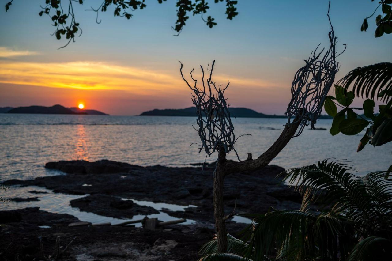 Banana Sunset - Bar & Bungalows Koh Mak Exterior photo