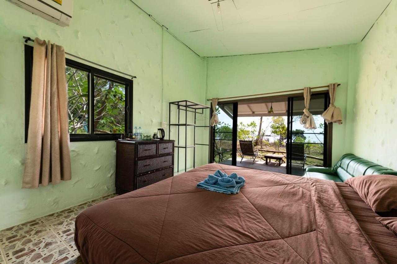 Banana Sunset - Bar & Bungalows Koh Mak Exterior photo