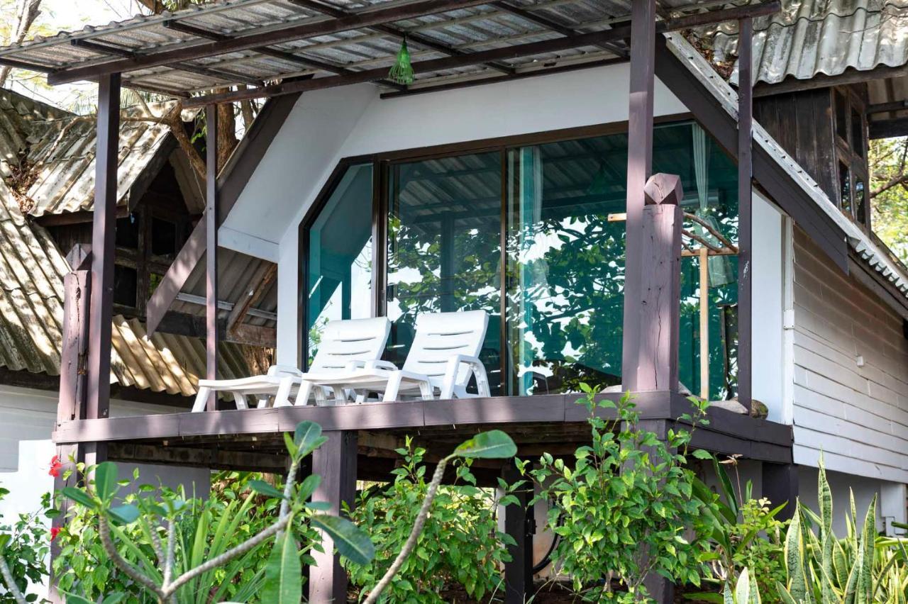 Banana Sunset - Bar & Bungalows Koh Mak Exterior photo