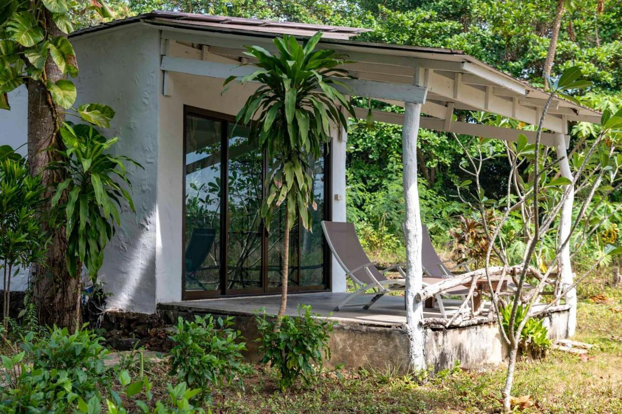Banana Sunset - Bar & Bungalows Koh Mak Exterior photo